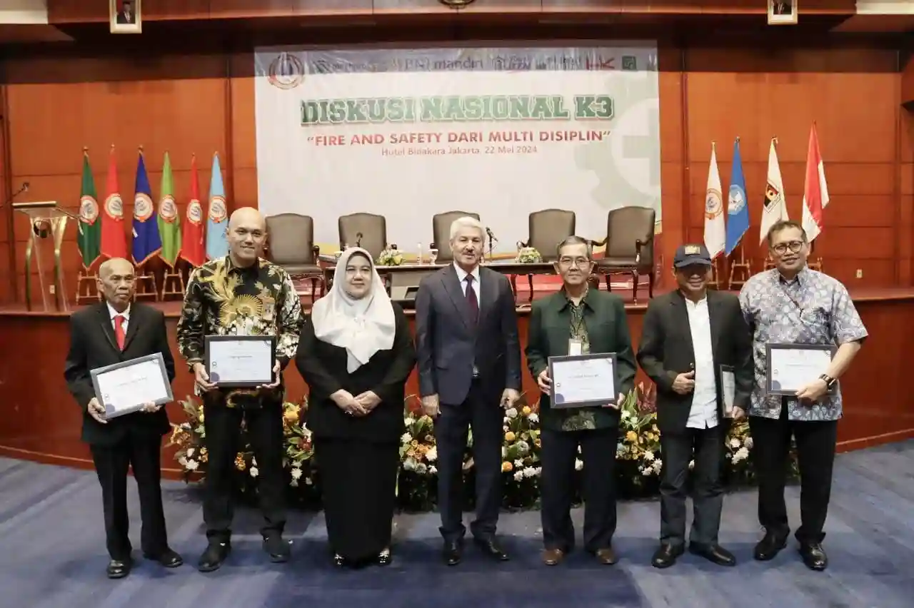 dr nur m marheliansyah