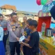 sopyah supriatin terima bantuan gerobak es teh dari kapolres indramayu