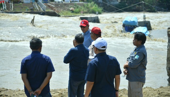 Waspada Banjir! Pjs. Bupati Indramayu Tinjau Kenaikan Debit Air Sungai Cimanuk!