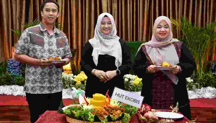 Jelang Akhir Tahun KWP Balongan Adakan Doa Bersama Dan Santunan