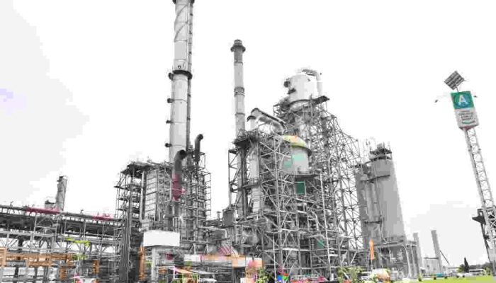 Malam Tahun Baru Warga Dilarang Nyalakan Kembang Api Demi Keamanan kilang Balongan