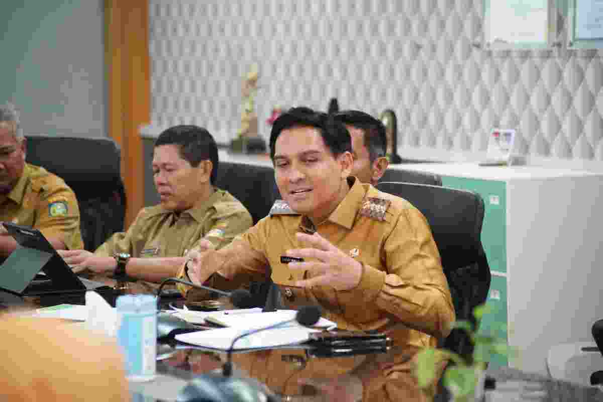 Bupati Lucky Hakim Pimpin Rapat Evaluasi BPJS Kesehatan