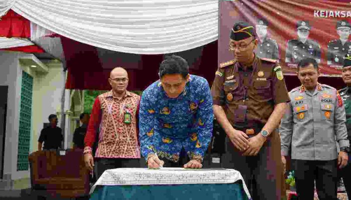 Kejari Dan Pemkab Indramayu Musnahkan Barang Bukti 128 Perkara