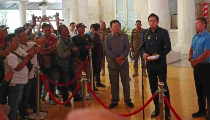 Bupati Indramayu Berikan Kompensasi ke Pelanggan PDAM