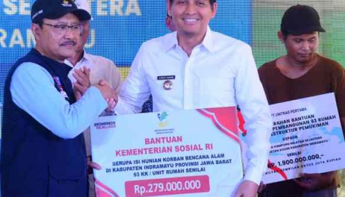 Bupati Indramayu Dampingi Kemensos Tinjau Kampung Nelayan