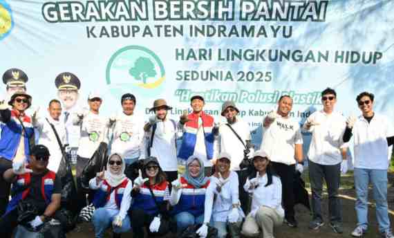 Jelang HLH Kilang Balongan Opsih Limbah Plastik Di Pesisir Pantai