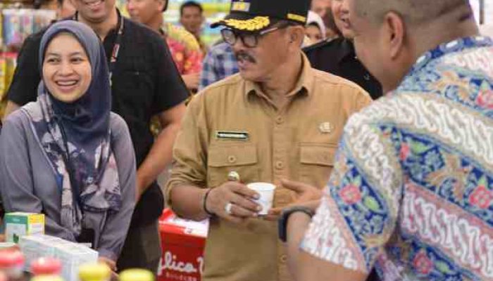 ‎Wabup Indramayu,Tinjau Harga Bahan Pokok Di Pasar Dan Supermarket