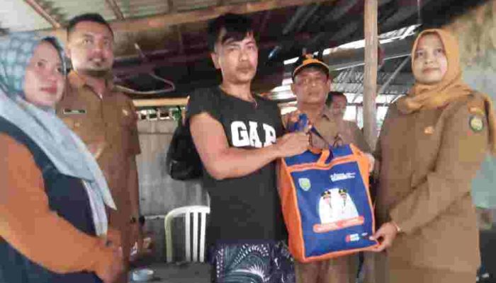 Bian Pangestu Terima Bantuan Dari Dinsos dan Pemdes Indramayu