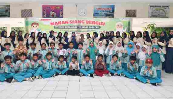 Makan Siang Bergizi Untuk Ratusan Siswa SD Dari PWP Dan KWP Kilang Balongan