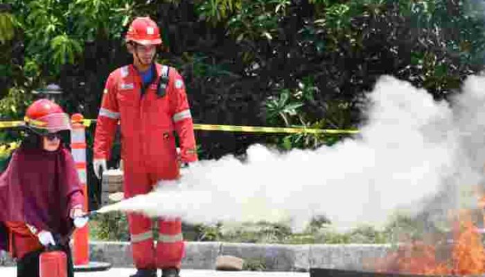Pertamina Balongan Adakan Latihan Tangani Padamkan Kebakaran