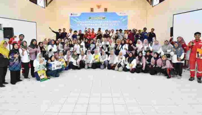 Warga Ring 1 Dapat Latihan Padamkan Kebakaran dari Kilang Balongan