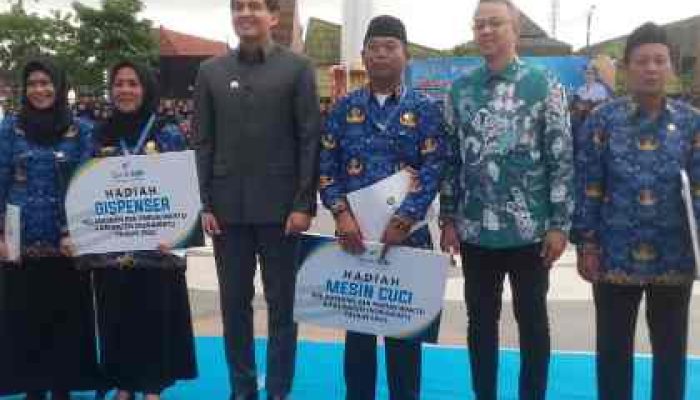 Bupati Indramayu Berikan SK Sebanyak 4733 P3K Paruh Waktu