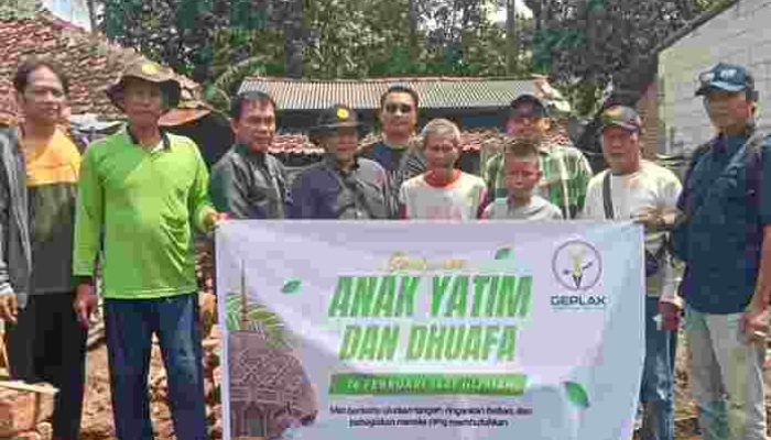 Gebrakan Perdana Forum GEPLAK Indramayu,Bantu Rumah Ambruk Desa Cidempet Arahan