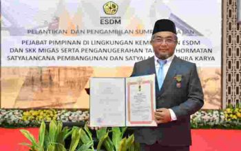 Manager Commrel dan CSR Terima Tanda Kehormatan dari Presiden